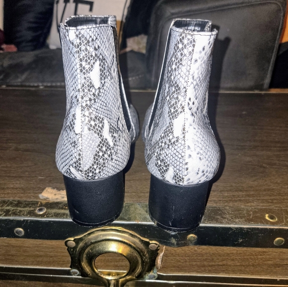 Metaphor animal print ankle booties womens size 9 - Picture 6 of 7